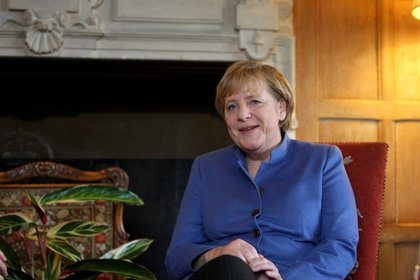 Almanya Başbakanı Merkel'in çalışma ofisinde şüpheli paket bulundu