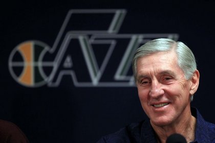 Utah Jazz'ın efsane antrenörü Jerry Sloan istifa etti