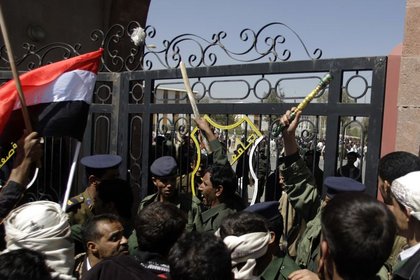 Mısır'da ordunun uyarısına rağmen protestolar sürüyor