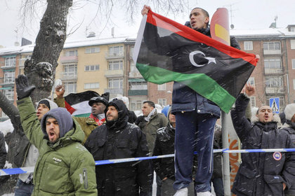 Libya'nın Stockholm Büyükelçiliği'ne bağımsızlık bayrağı