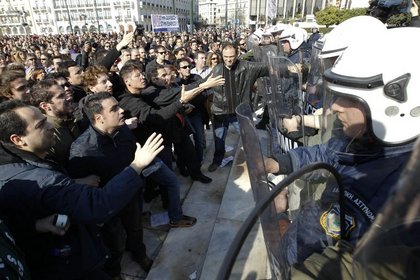 Yunanistan'daki protesto gösterilerinde 2 kişi yaralandı