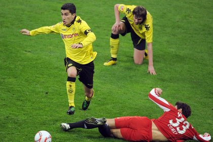 Bundesliga'da Dortmund şampiyonluk yolunda ilerliyor
