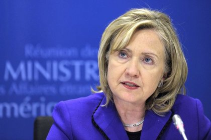 Clinton: Kaddafi acilen istifa etmeli