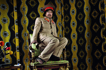 Kaddafi: Halkım bana tapıyor!