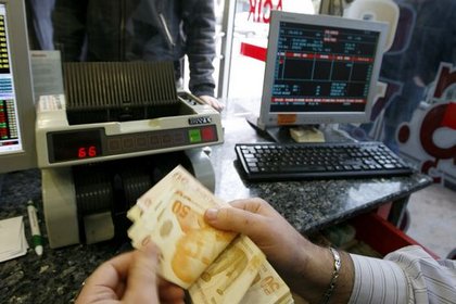 Kapalıçarşı'da dolar 1,6000 liradan, euro 2,2100 liradan güne başladı