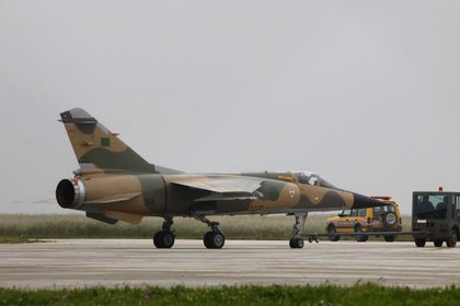 Libya savaş uçakları Ras Lanuf'u bombaladı