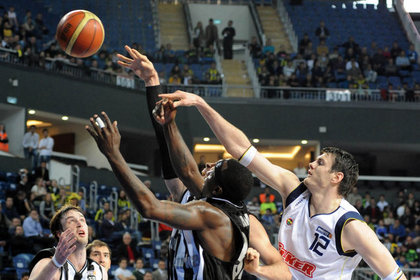 Basketbolda Beşiktaş'a yenilen Fenerbahçe liderliğini sürdürdü