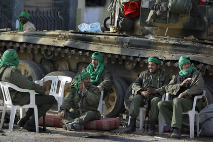 Kaddafi'ye bağlı güçler Zvara'nın denetimini ele geçirdi