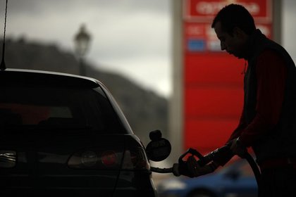 Petrol talebinin düşmesiyle fiyatlar geriliyor