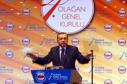 Erdoğan: Türkiye'de kendi milletine Fransız kalanlar var