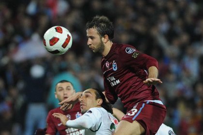 Trabzonspor Bursa'yı da tek golle geçti