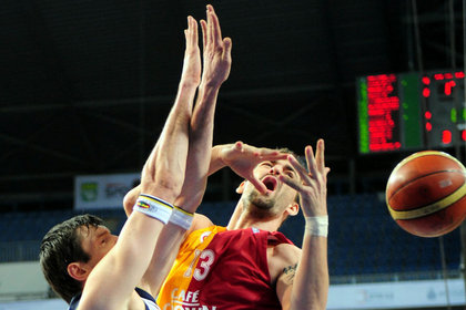 Basketbolda Galatasaray'ı yenen Fenerbahçe liderliğini sürdürdü