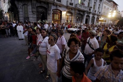 Kübalılar ilk kez turist olarak yurt dışına çıkabilecek