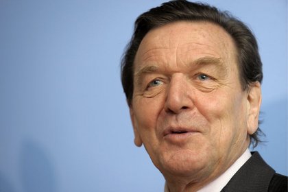 Schröder: Merkel, Avrupa'daki borç krizini yönetemedi
