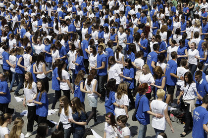 12 ülkede 30 bin öğrenci Guinness için dans etti