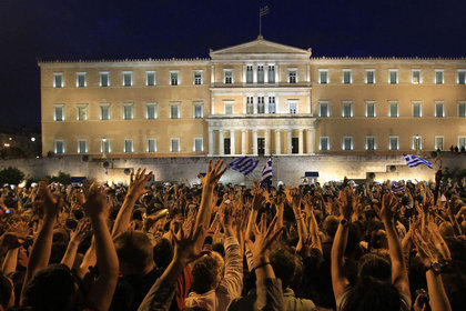 Yunanistan'da halk yeniden meydanlarda