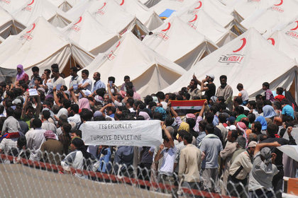 Türkiye'ye sığınan Suriyeliler 10 bini aştı