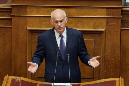 Papandreou destek avında