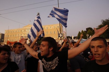 Yunan halkı 48 saat sokaklarda