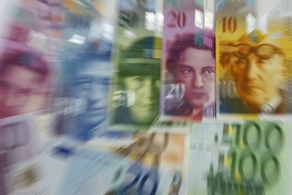 İsviçre frangı dolar karşısında rekor kırdı