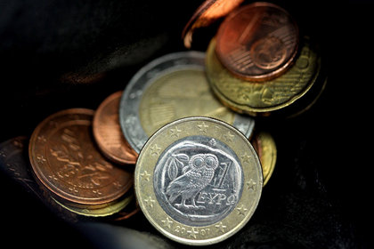 Euro, yen ve dolara karşı geriledi