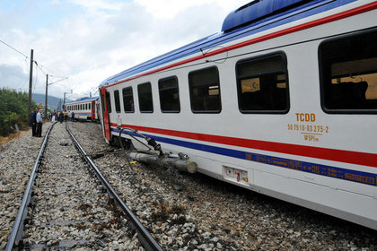 İstanbul'da iki tren çarpıştı