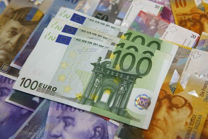 Euro ve hisseler yükselirken yen ve dolar geriliyor