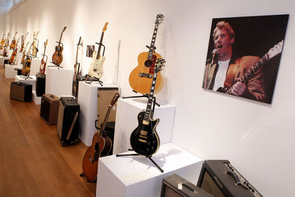 Richard Gere'in gitar koleksiyonu 1 milyon dolara satıldı