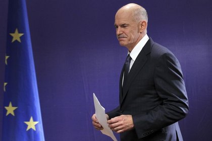 Papandreu parlamentoda çoğunluğu kaybetti