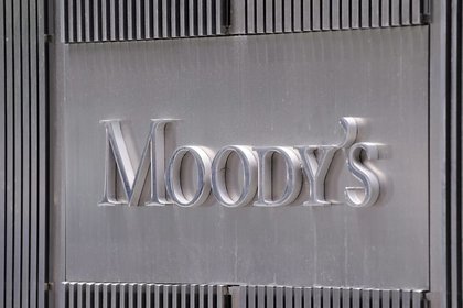 Moody's 3 G. Kıbrıs bankasının notunu düşürdü