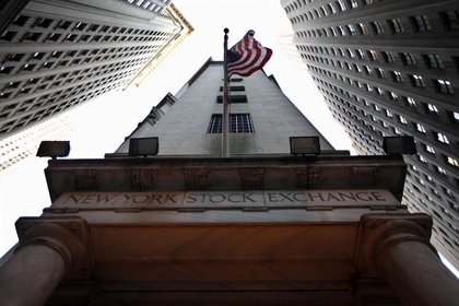 New York borsası S&P'nin not indirimiyle düştü