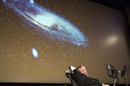 Hawking insanlığın nasıl kurtulacağını açıkladı