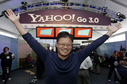 Yahoo! kurucularından Yang istifa etti
