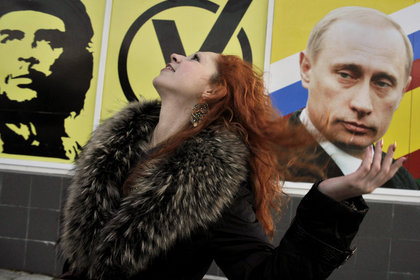 Putin'in popülaritesi yükselişe geçti