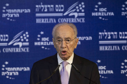 Peres'den İran'a: Bizler düşman doğmadık