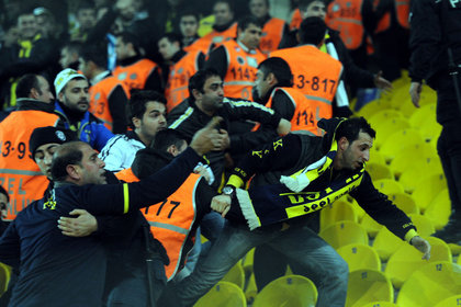 Fenerbahçe'ye 1 maç seyircisiz oynama cezası
