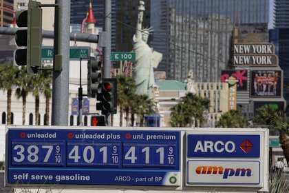 Moody's/Zandi: Benzin fiyatları en büyük tehdit