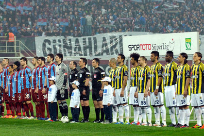 Fenerbahçe Trabzon'da direklere takıldı