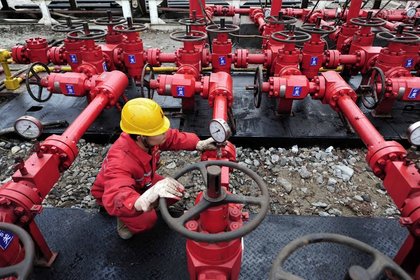 Çin, Güney Denizi'nde petrol sondajına başlıyor