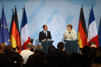 Merkel ve Hollande, Yunanistan'a zeytin dalı uzattı