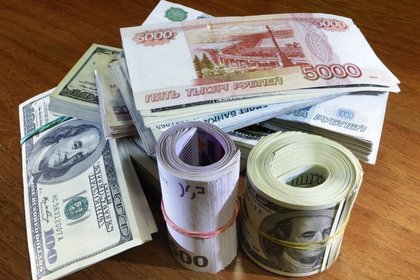Rus rublesinin kan kaybı sürüyor