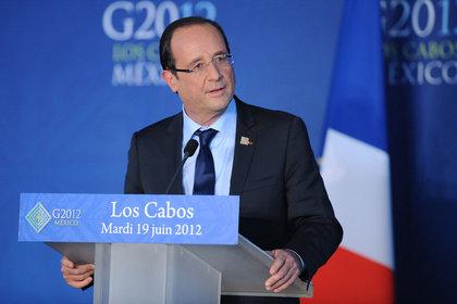 Hollande: Avrupa İtalyan tahvilleri alabilir