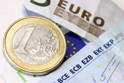 Euro kırmızıda devam ediyor