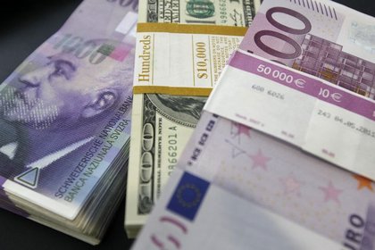 Euro dolar karşısında ortalamanın altına düştü