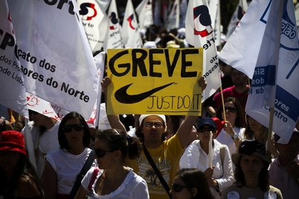 Portekiz kemer sıkmaya karşı greve gidiyor