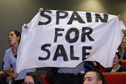 İspanya'ya kemer sıkmak yetmiyor