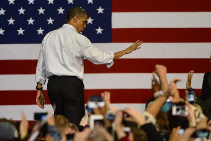 Obama ve Romney son kozlarını paylaşıyor