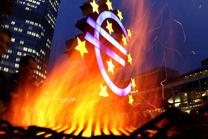 Euro 3 haftanın düşüğünden sıçradı