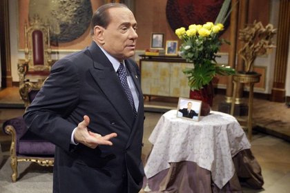Berlusconi: Ekonomik krizin sorumlusu Monti