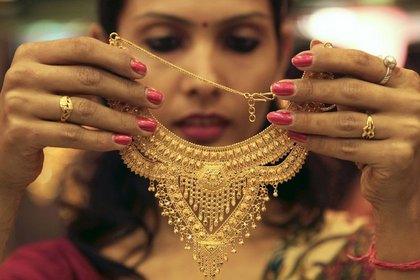 Hindistan altın ithalat vergisini artırdı